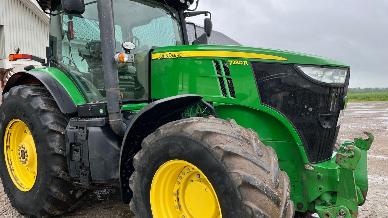 Traktor of the type John Deere 7230R, Gebrauchtmaschine in Borre (Picture 1)