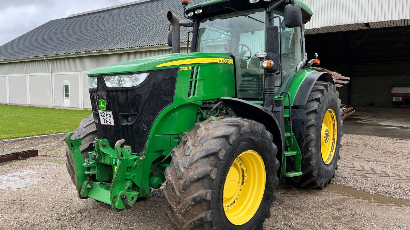 Traktor of the type John Deere 7230R, Gebrauchtmaschine in Borre (Picture 2)