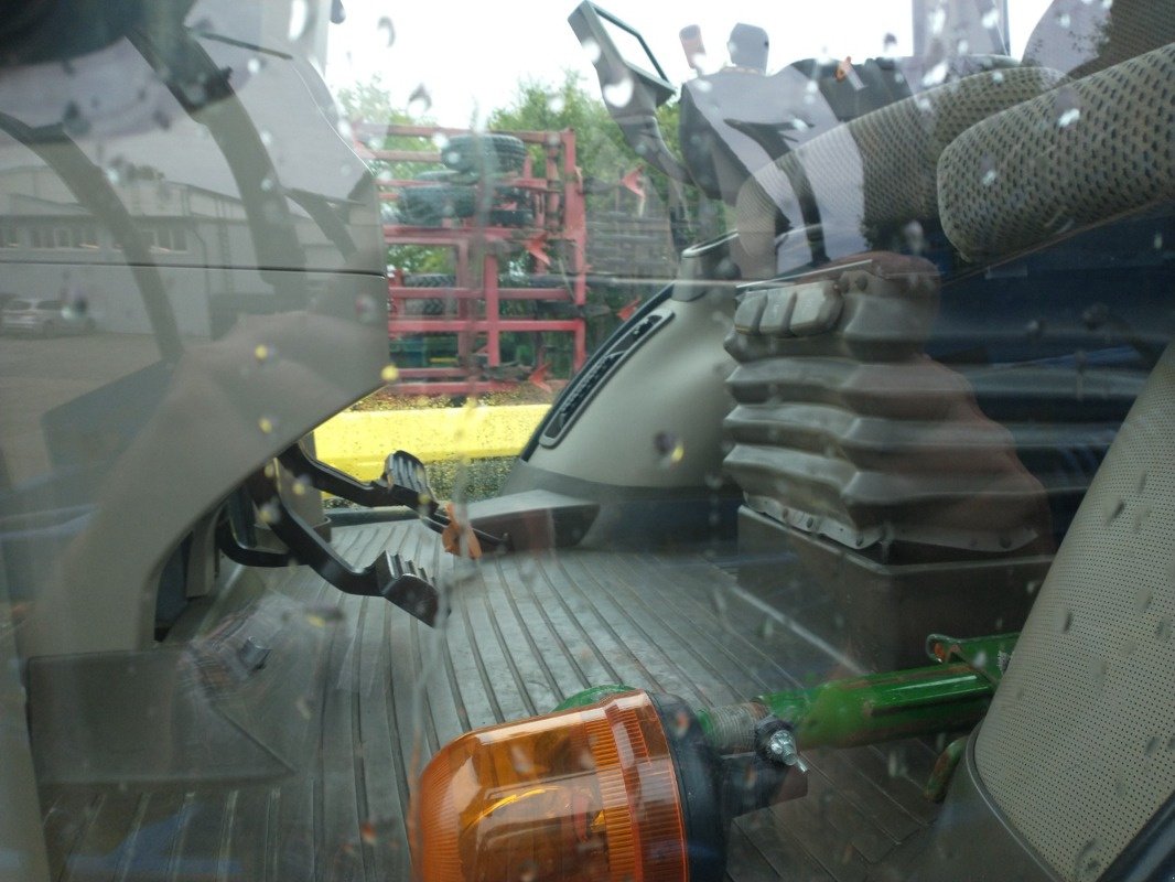 Traktor des Typs John Deere 7230R, Gebrauchtmaschine in Plau am See / OT Klebe (Bild 6)