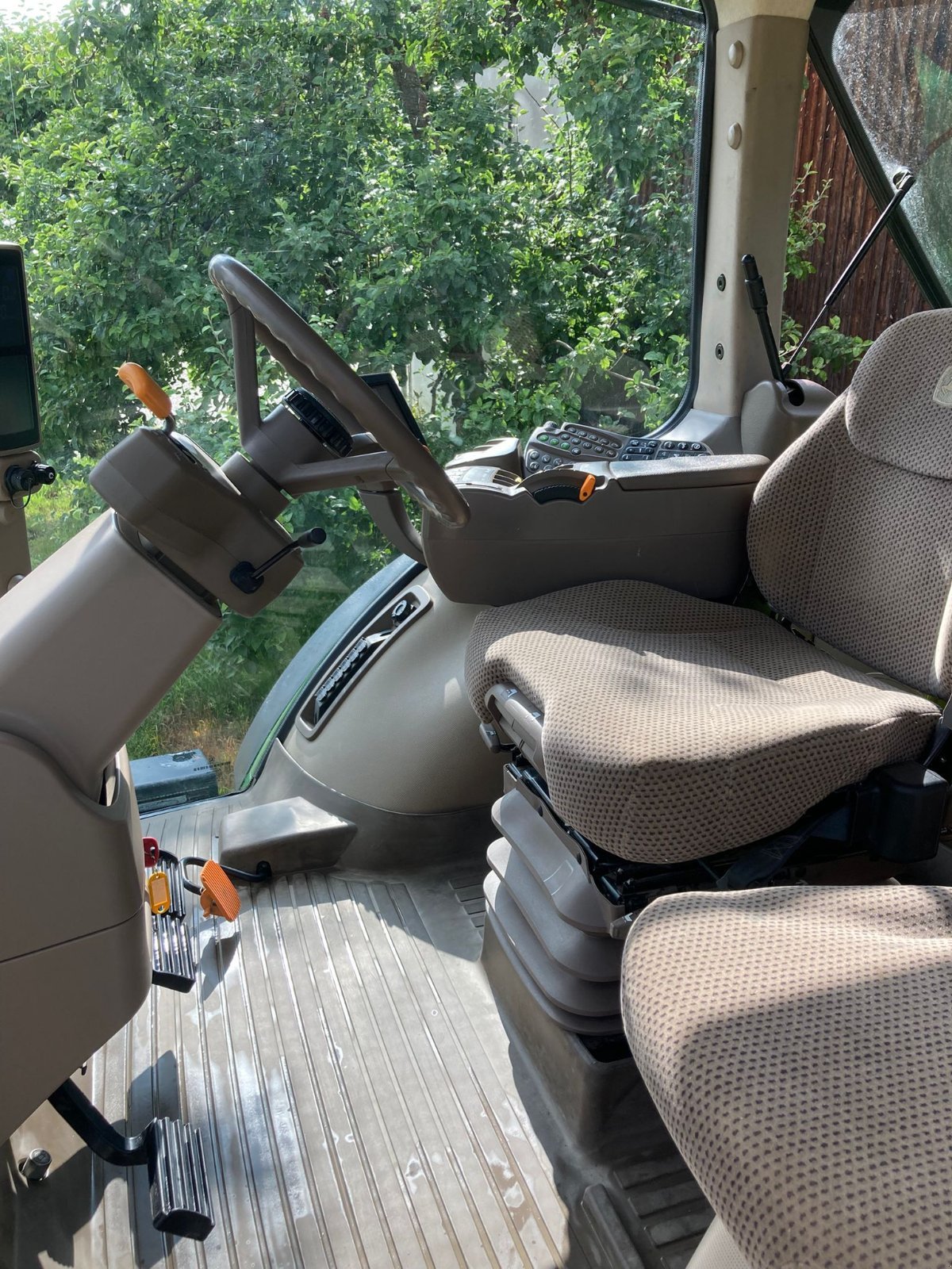 Traktor of the type John Deere 7230R, Gebrauchtmaschine in Donauwörth  (Picture 4)