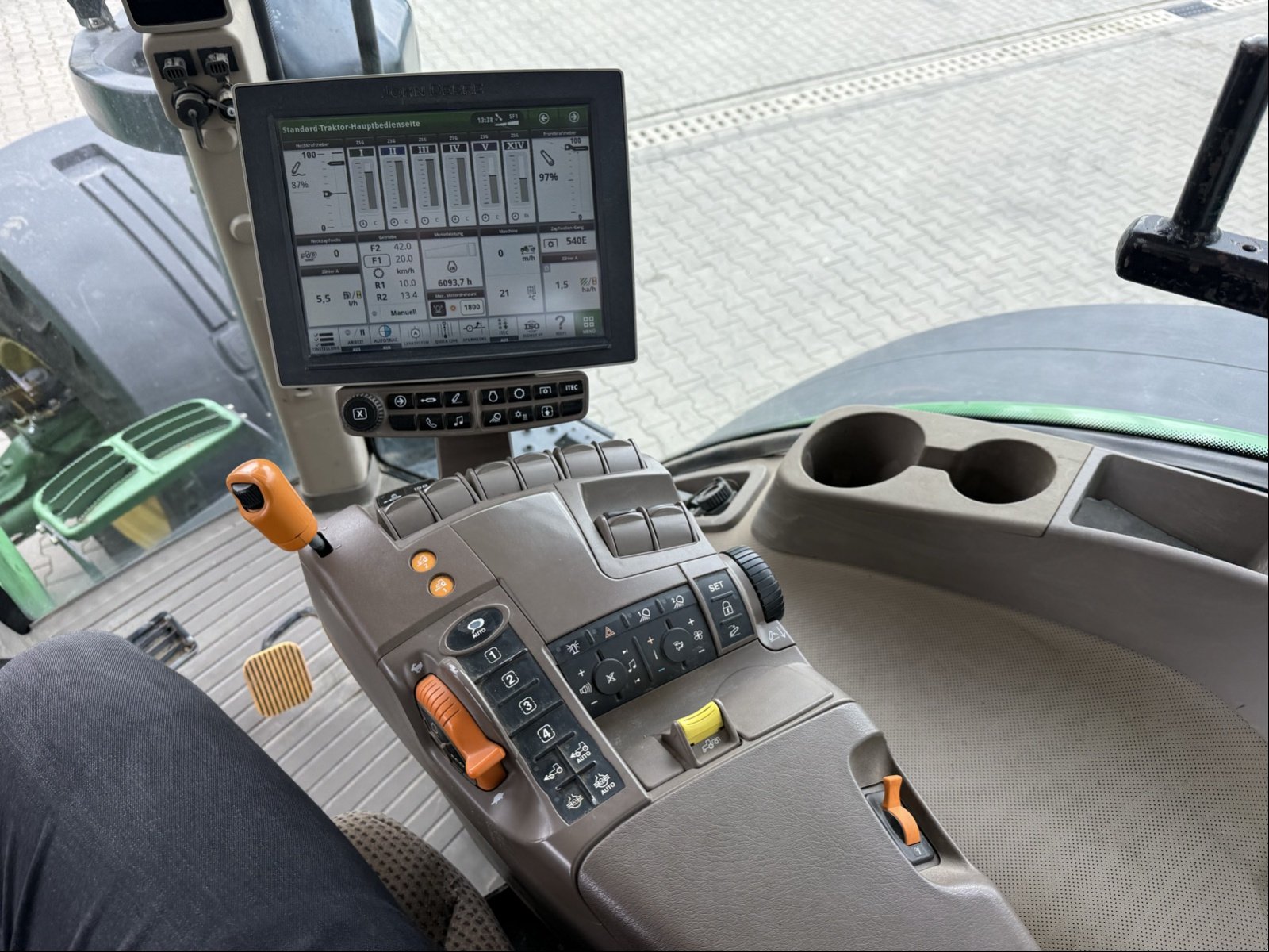 Traktor des Typs John Deere 7310R E23, Gebrauchtmaschine in Bad Oldesloe (Bild 15)