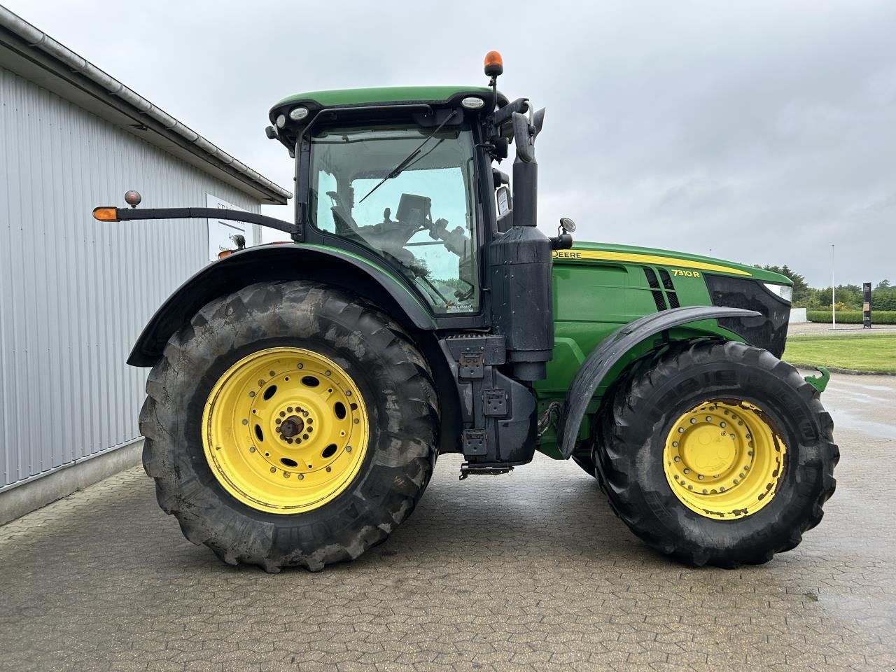 Traktor типа John Deere 7310R, Gebrauchtmaschine в Brønderslev (Фотография 9)