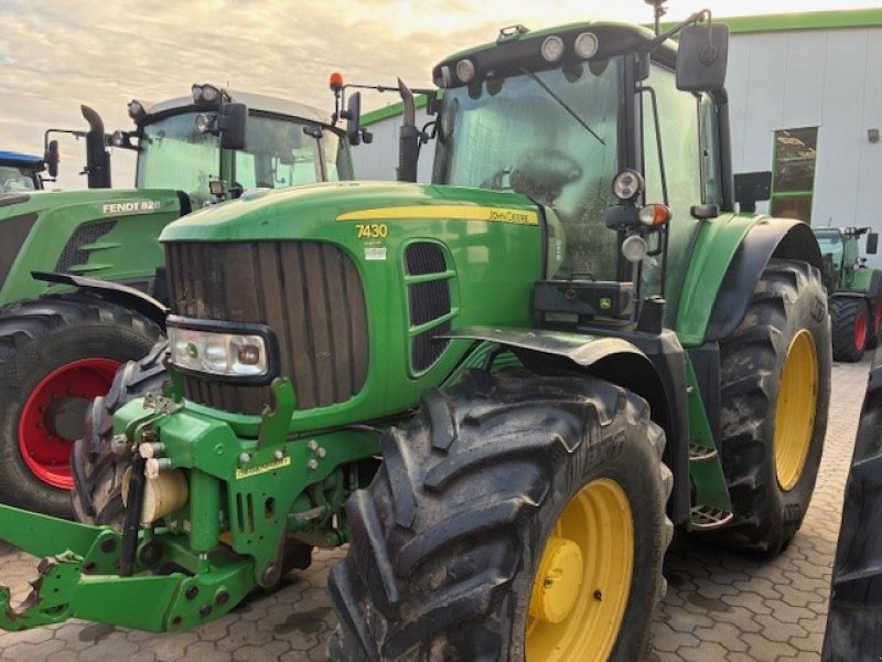 Traktor des Typs John Deere 7430 Premium, Gebrauchtmaschine in Preetz (Bild 1)