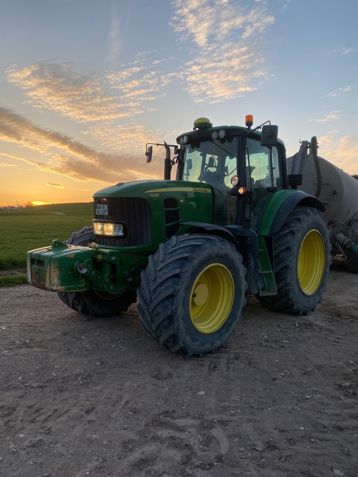 Traktor типа John Deere 7430 Premium, Gebrauchtmaschine в Lehrberg (Фотография 2)