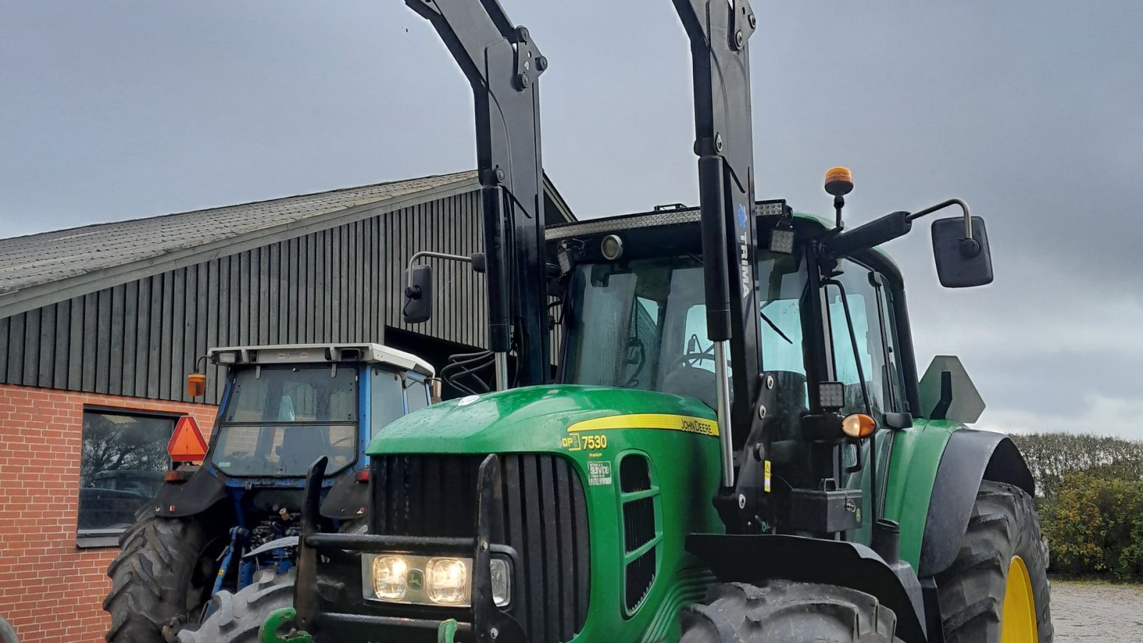 Traktor of the type John Deere 7530 Præmium Plus Auto Quard med Trima frontlæsser og frontlift Auto Quard, Gebrauchtmaschine in Skive (Picture 2)