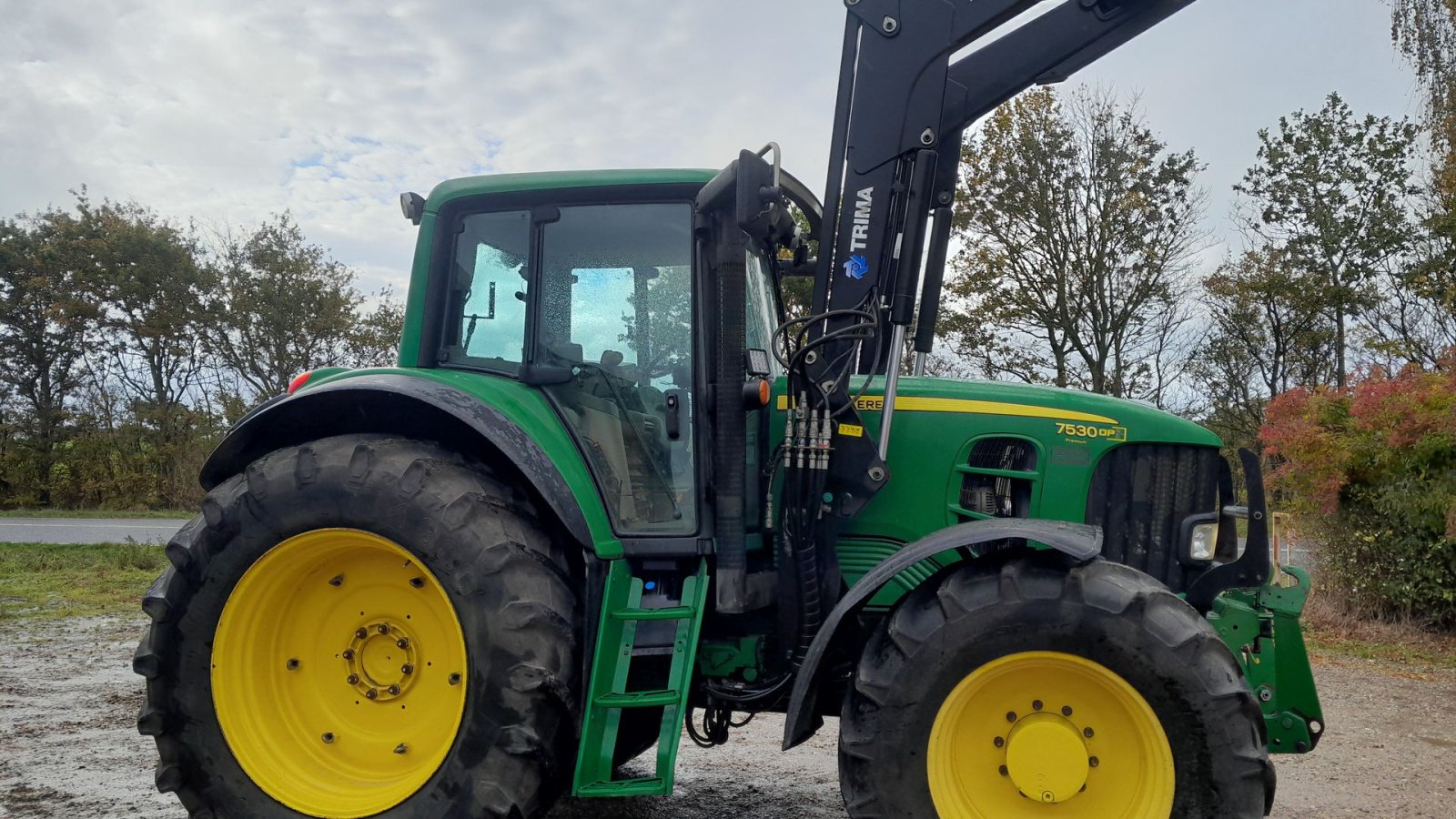 Traktor of the type John Deere 7530 Præmium Plus Auto Quard med Trima frontlæsser og frontlift Auto Quard, Gebrauchtmaschine in Skive (Picture 3)