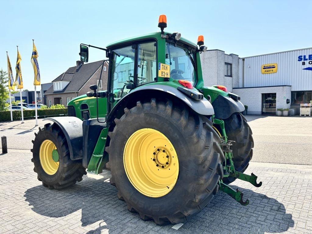 Traktor des Typs John Deere 7530 Premium AutoPowr, Gebrauchtmaschine in BOEKEL (Bild 2)