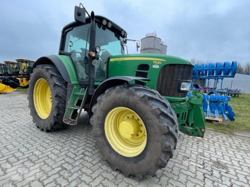 Traktor des Typs John Deere 7530 Premium mit FZW, Gebrauchtmaschine in Pragsdorf (Bild 1)