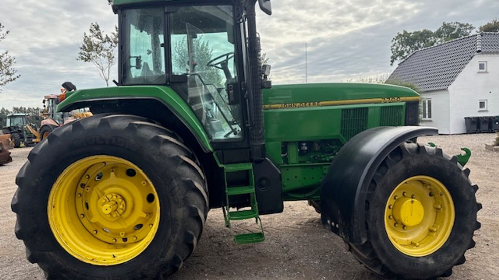 Traktor tipa John Deere 7700 FRONTLIFT, Gebrauchtmaschine u Dronninglund (Slika 2)