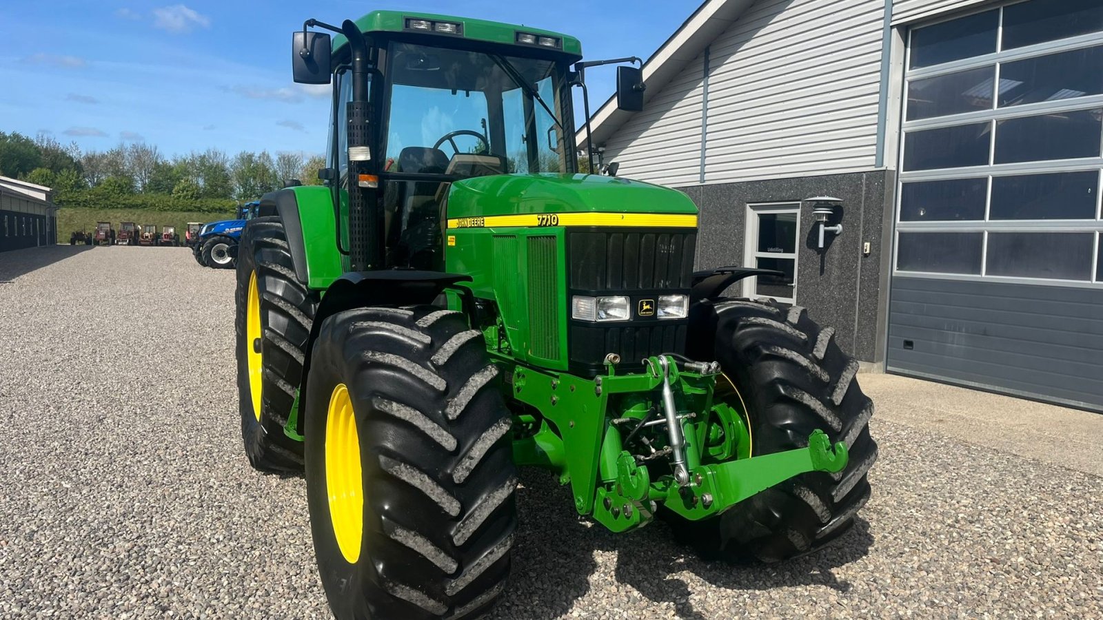 Traktor типа John Deere 7710 8.1L motor, store hjul og frontlift. En ejeres velholdt gård traktor., Gebrauchtmaschine в Lintrup (Фотография 19)