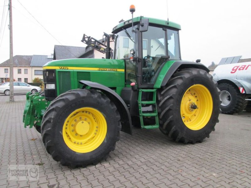 Traktor типа John Deere 7710 Auto Quad Plus, Gebrauchtmaschine в Crombach/St.Vith