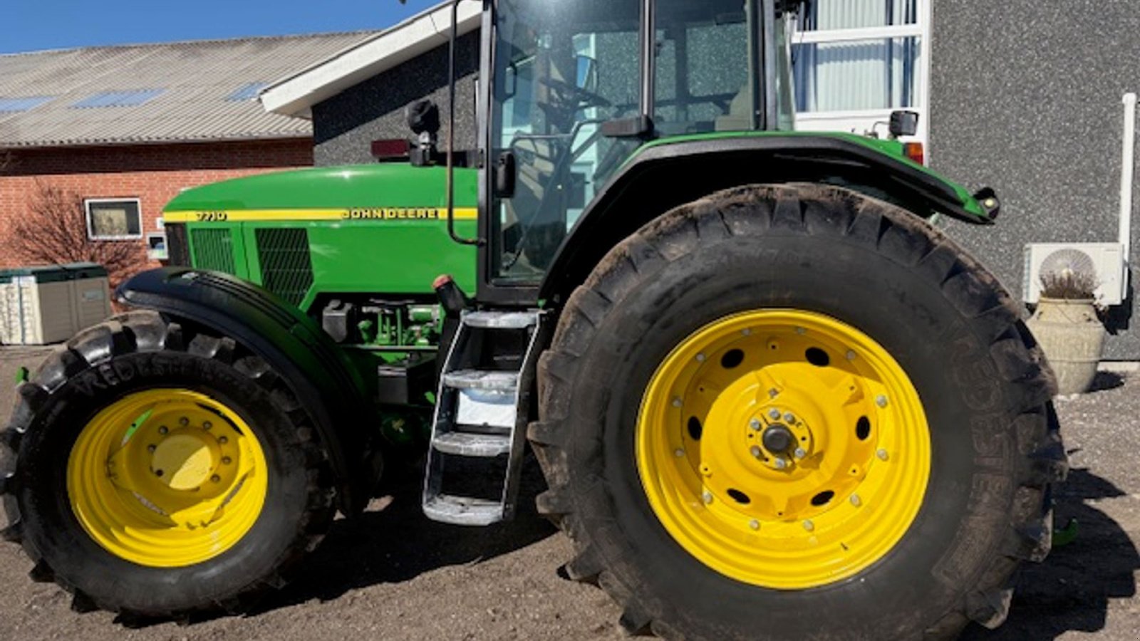 Traktor van het type John Deere 7710 TLS  NYE WREDSTEIN DÆK, Gebrauchtmaschine in Dronninglund (Foto 10)