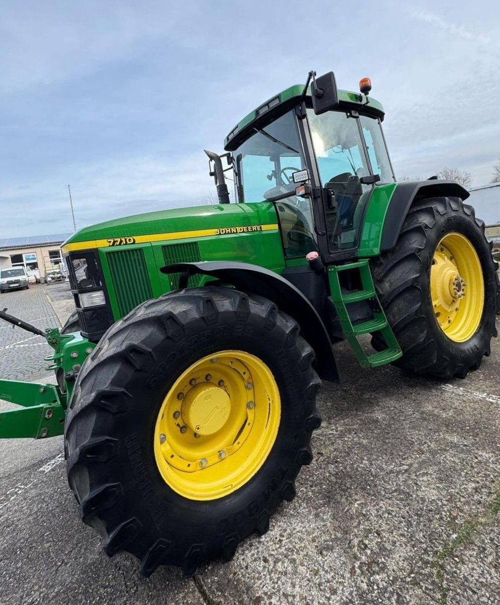 Traktor типа John Deere 7710, Gebrauchtmaschine в Vriezenveen (Фотография 4)