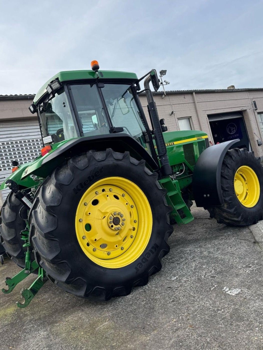 Traktor типа John Deere 7710, Gebrauchtmaschine в Vriezenveen (Фотография 5)
