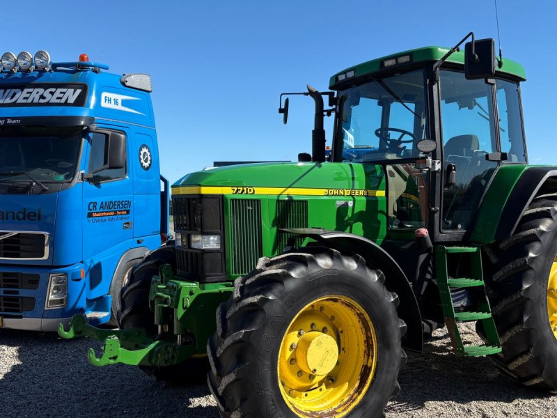 Traktor du type John Deere 7710, Gebrauchtmaschine en Støvring