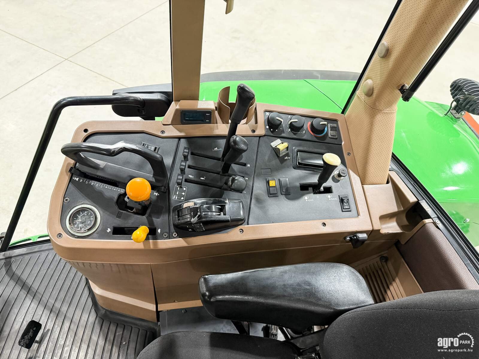 Traktor типа John Deere 7810, Gebrauchtmaschine в Csengele (Фотография 9)