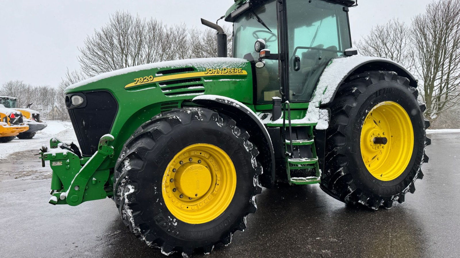 Traktor typu John Deere 7920 EKSTREM FLOT OG NÆSTEN NYE DÆK!, Gebrauchtmaschine v Nørager (Obrázok 2)