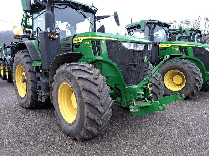 Traktor типа John Deere 7R 250, Gebrauchtmaschine в FRONCLES (Фотография 2)
