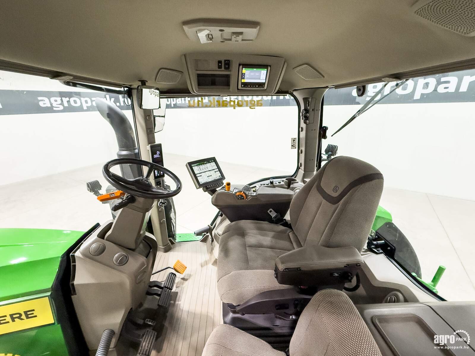 Traktor des Typs John Deere 7R 290, Gebrauchtmaschine in Csengele (Bild 8)