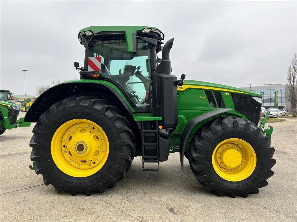 Traktor от тип John Deere 7R 310 GPS klar. Stor monitor 4600 ( 10" ). Luftbremser. Hydrauliske bremser. E23 50 km/t., Gebrauchtmaschine в Kolding (Снимка 2)