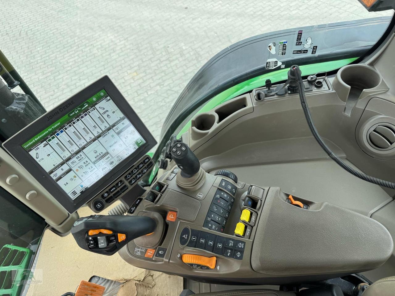 Traktor des Typs John Deere 7R 330 - Command PRO, Neumaschine in Wasungen (Bild 11)