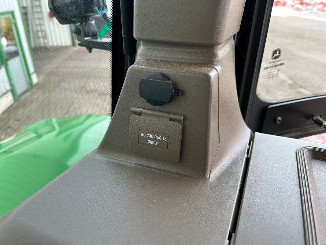 Traktor of the type John Deere 7R 330 e23, Gebrauchtmaschine in Sittensen (Picture 18)