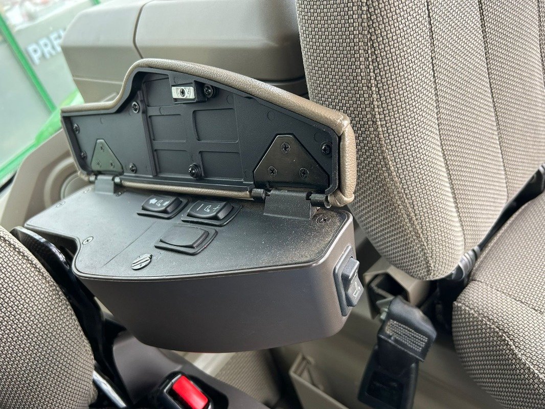 Traktor of the type John Deere 7R 330 e23, Gebrauchtmaschine in Sittensen (Picture 19)