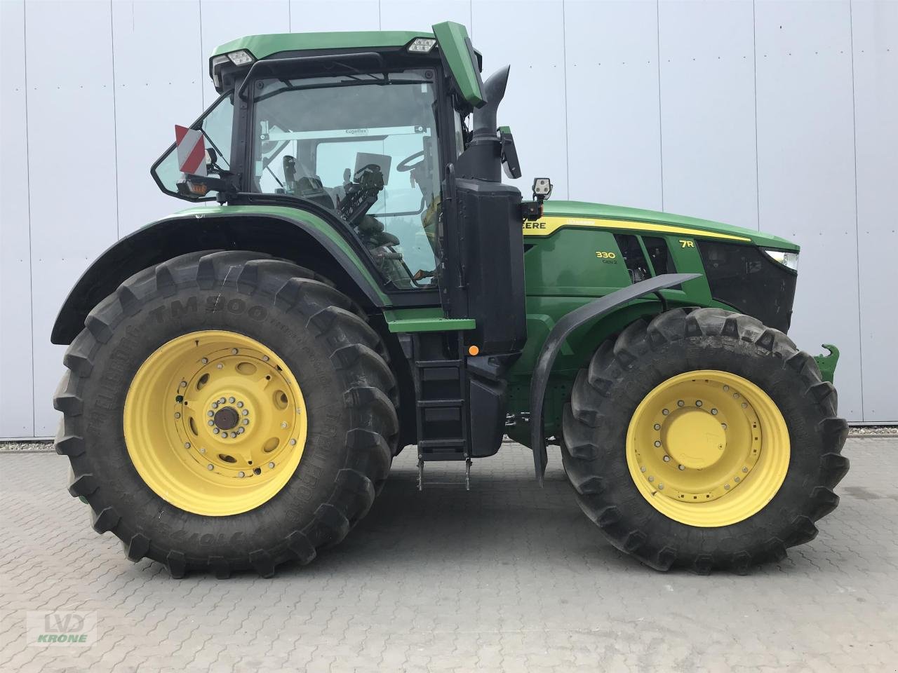 Traktor des Typs John Deere 7R 330 (MY21), Gebrauchtmaschine in Alt-Mölln (Bild 2)