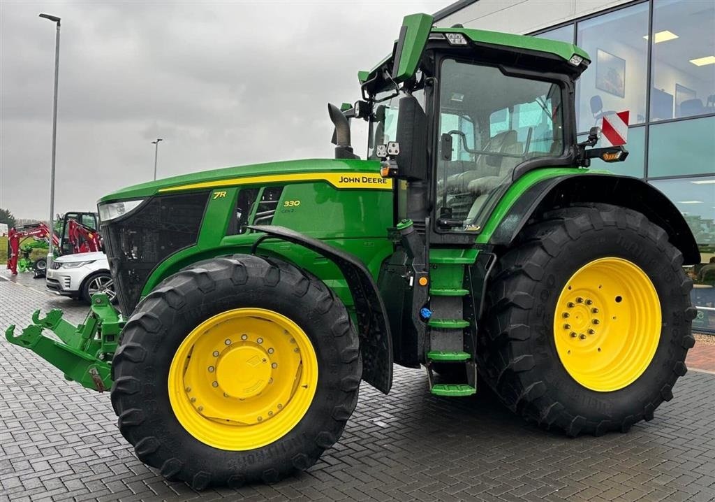 Traktor del tipo John Deere 7R 330 SOLGT!!! Alt udstyr. Den nyeste 7R model., Gebrauchtmaschine In Kolding (Immagine 1)