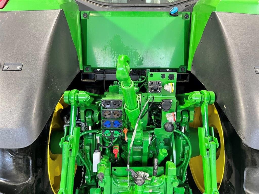 Traktor des Typs John Deere 7R 330 SOLGT!!! GPS klar. Stor monitor 4600 ( 10" ). Luftbremser. Hydrauliske bremser. E23 40 km/t., Gebrauchtmaschine in Kolding (Bild 16)