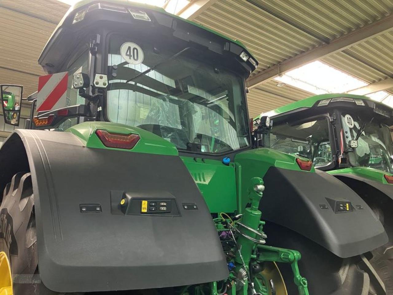 Traktor des Typs John Deere 7R 330, Neumaschine in Jahnatal (Bild 3)