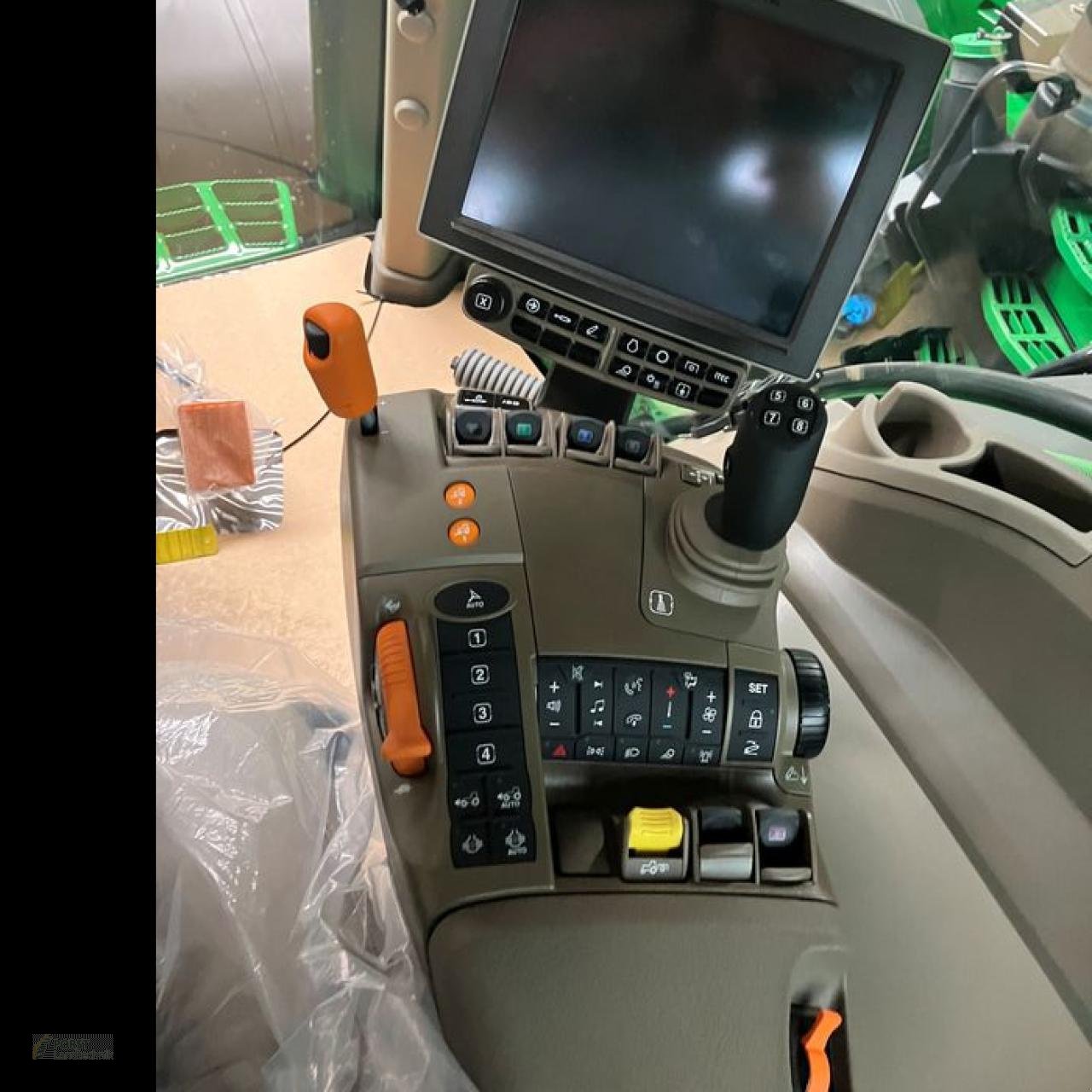 Traktor des Typs John Deere 7R 330, Neumaschine in Jahnatal (Bild 7)