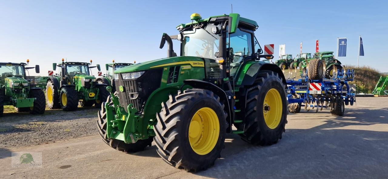 Traktor des Typs John Deere 7R 330, Neumaschine in Hofheim (Bild 2)