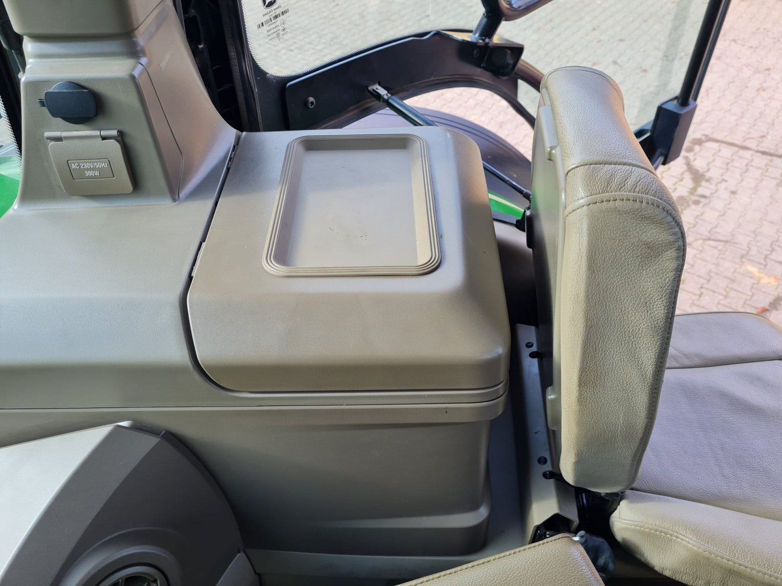 Traktor of the type John Deere 7R 330, Gebrauchtmaschine in Walldürn (Picture 3)