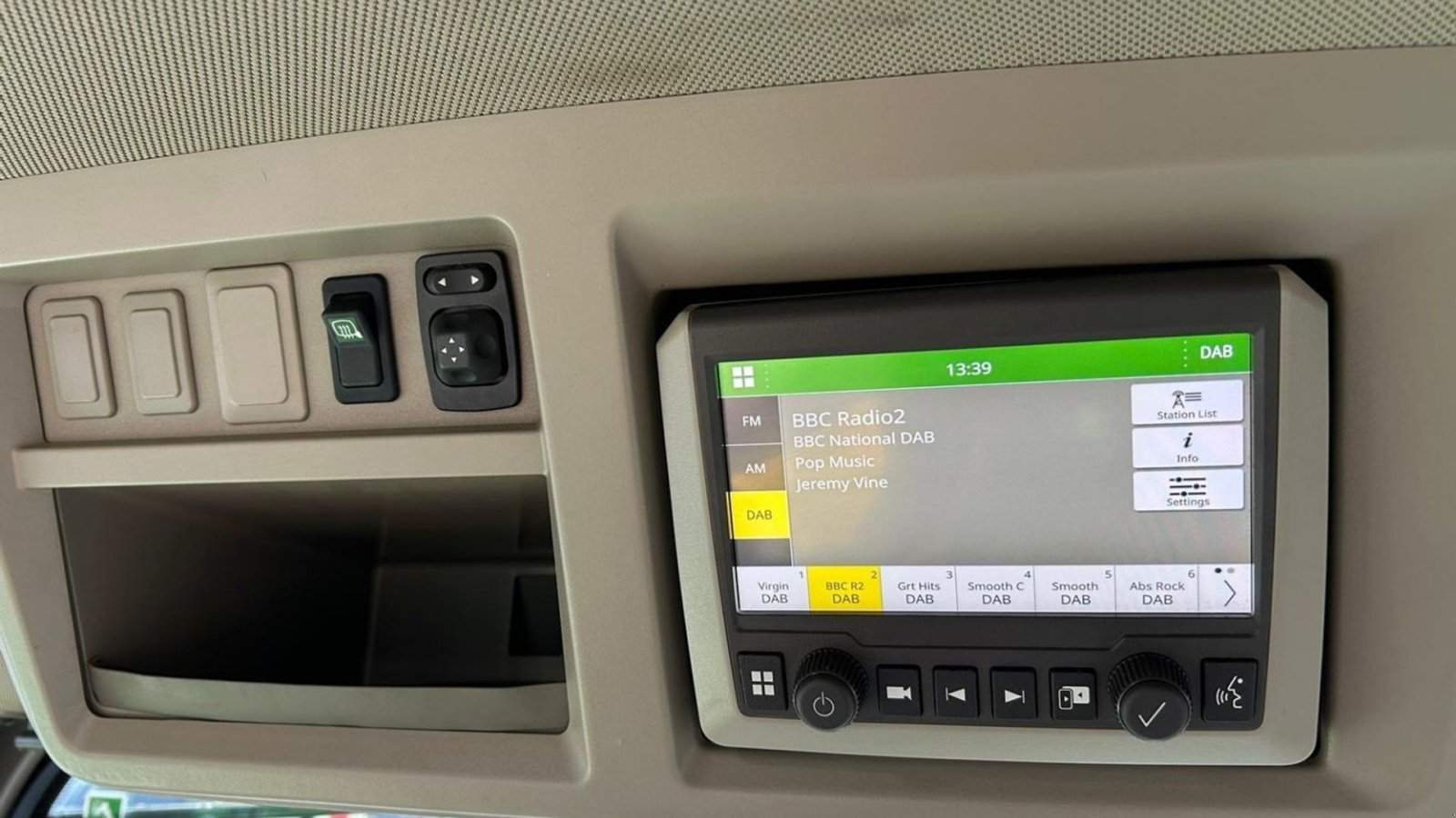 Traktor of the type John Deere 7R 350 Power Guard Protection Plus. Command Pro. GPS klar., Gebrauchtmaschine in Kolding (Picture 13)