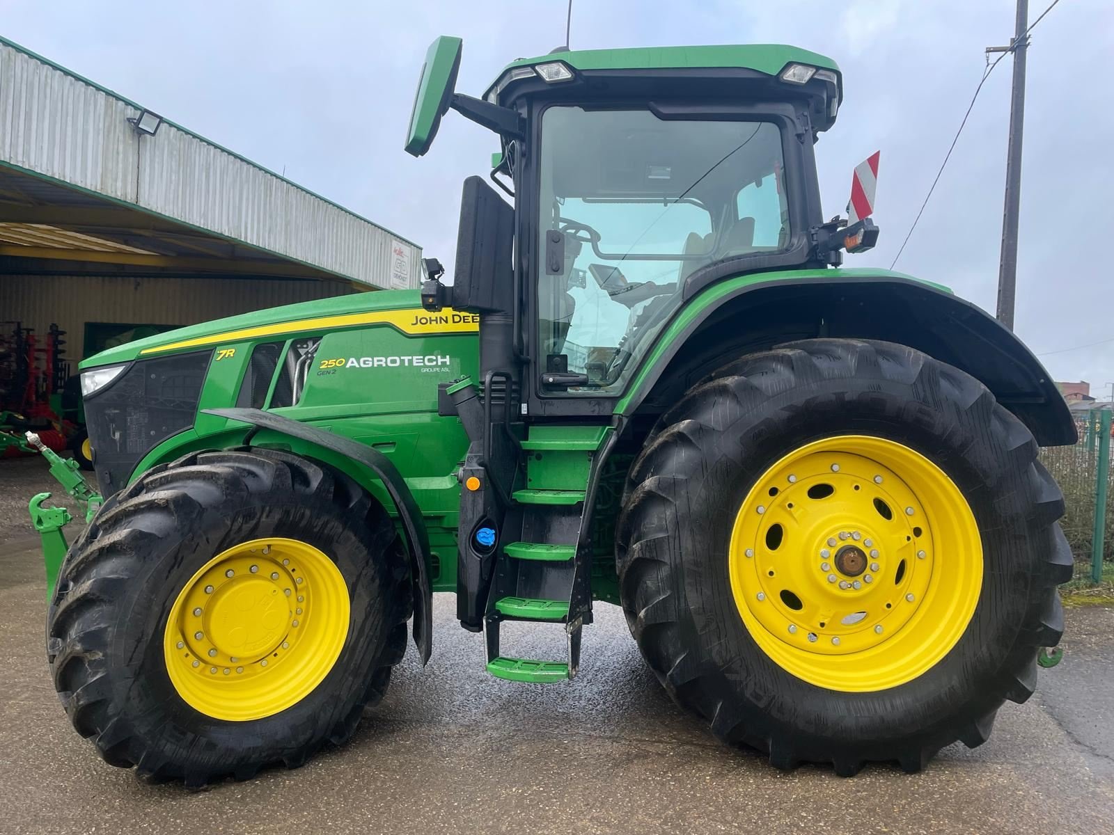 Traktor типа John Deere 7R250, Gebrauchtmaschine в BOSC LE HARD (Фотография 2)