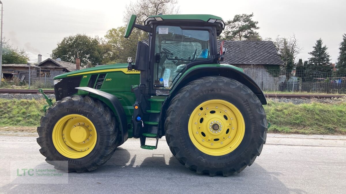 Traktor des Typs John Deere 7R330, Gebrauchtmaschine in Großpetersdorf (Bild 10)