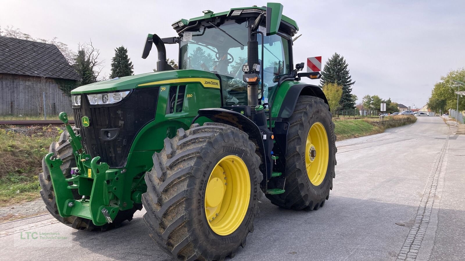 Traktor tipa John Deere 7R330, Vorführmaschine u Großpetersdorf (Slika 1)