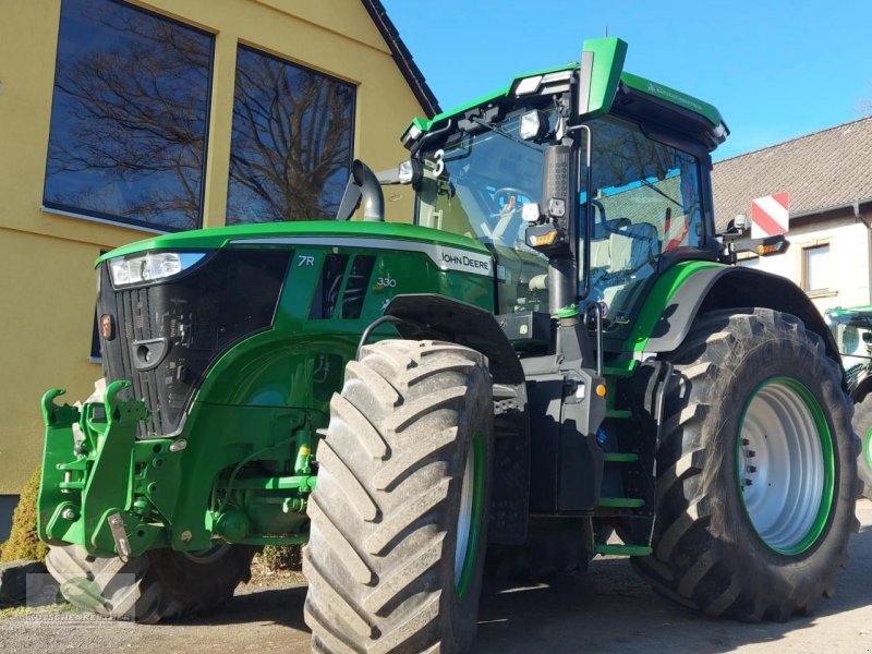 Traktor vrste John Deere 7R330, Gebrauchtmaschine v Münchberg