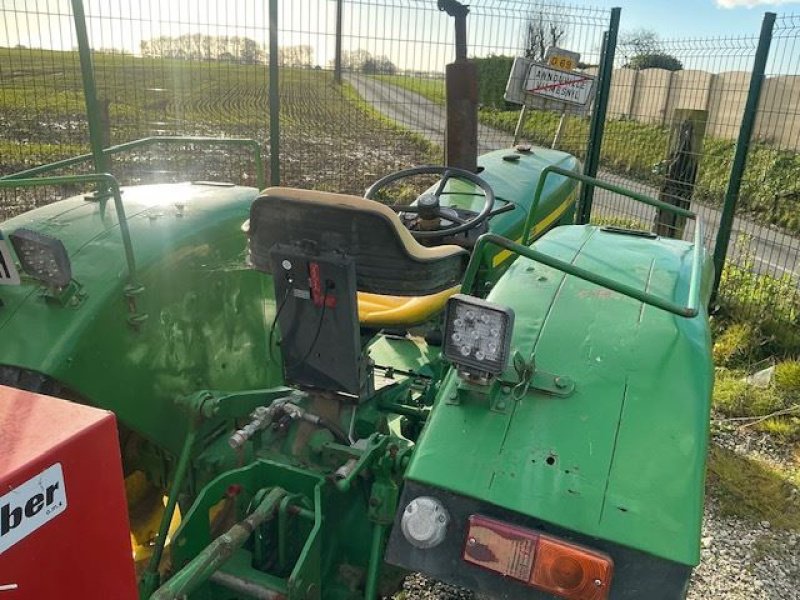 Traktor des Typs John Deere 820, Gebrauchtmaschine in les hayons (Bild 6)