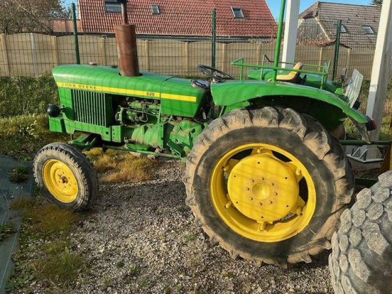 Traktor du type John Deere 820, Gebrauchtmaschine en les hayons (Photo 1)
