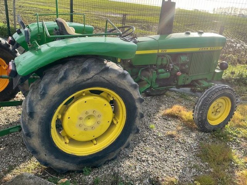 Traktor des Typs John Deere 820, Gebrauchtmaschine in les hayons (Bild 2)