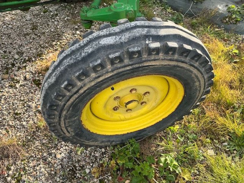 Traktor des Typs John Deere 820, Gebrauchtmaschine in les hayons (Bild 4)