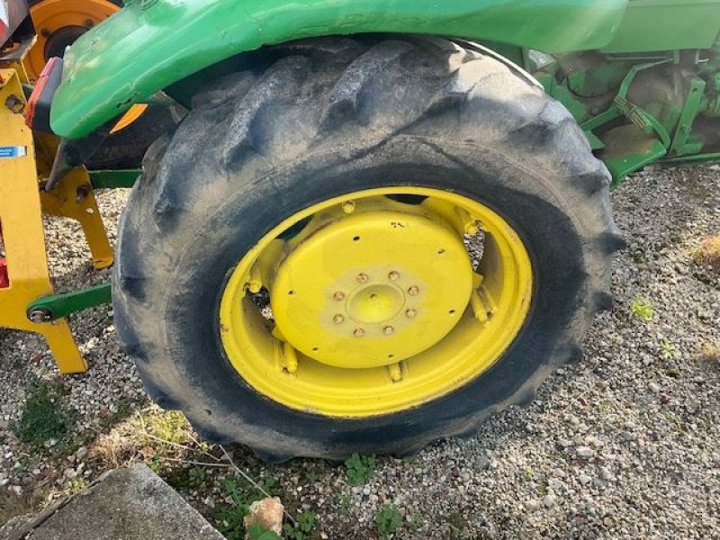 Traktor des Typs John Deere 820, Gebrauchtmaschine in les hayons (Bild 3)