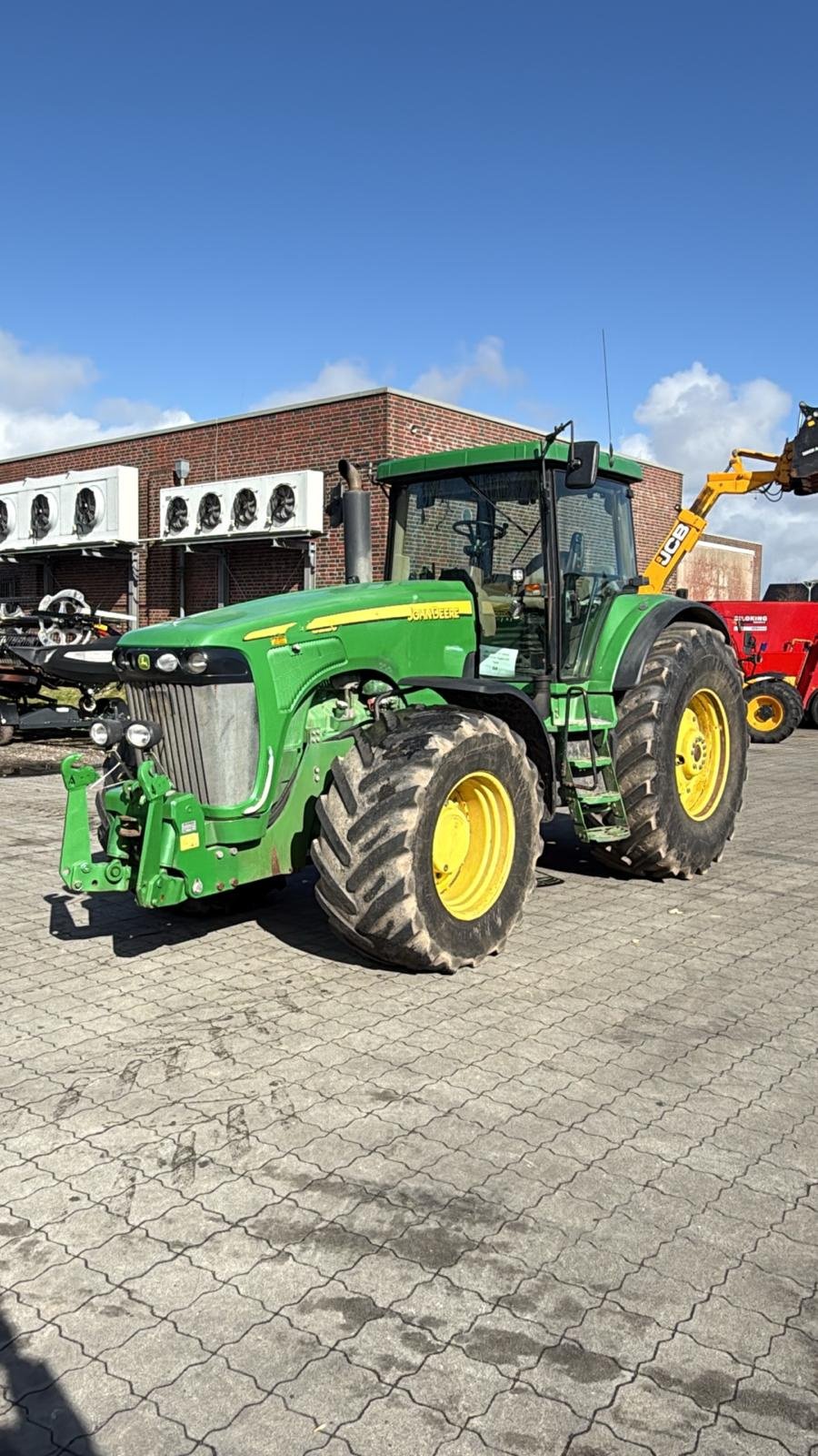 Traktor of the type John Deere 8220, Gebrauchtmaschine in Husum (Picture 1)
