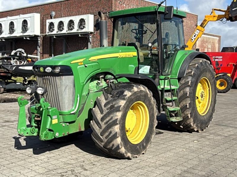 Traktor of the type John Deere 8220, Gebrauchtmaschine in Husum