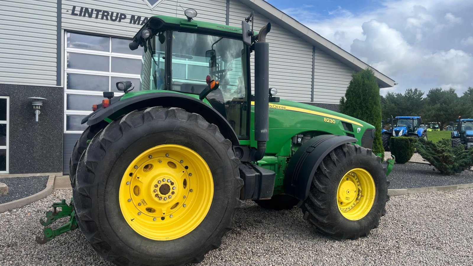 Traktor du type John Deere 8230 Med frontlift, Gebrauchtmaschine en Lintrup (Photo 14)