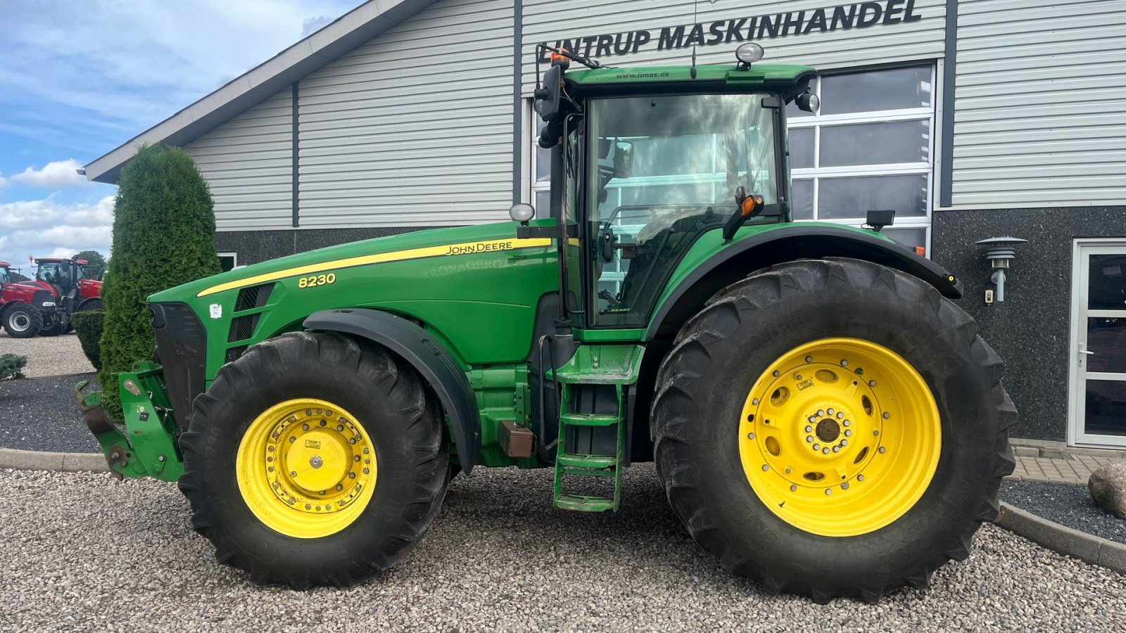 Traktor du type John Deere 8230 Med frontlift, Gebrauchtmaschine en Lintrup (Photo 12)
