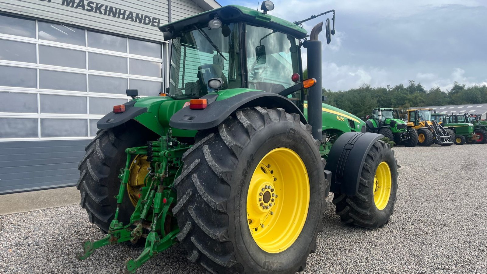 Traktor du type John Deere 8230 Med frontlift, Gebrauchtmaschine en Lintrup (Photo 15)