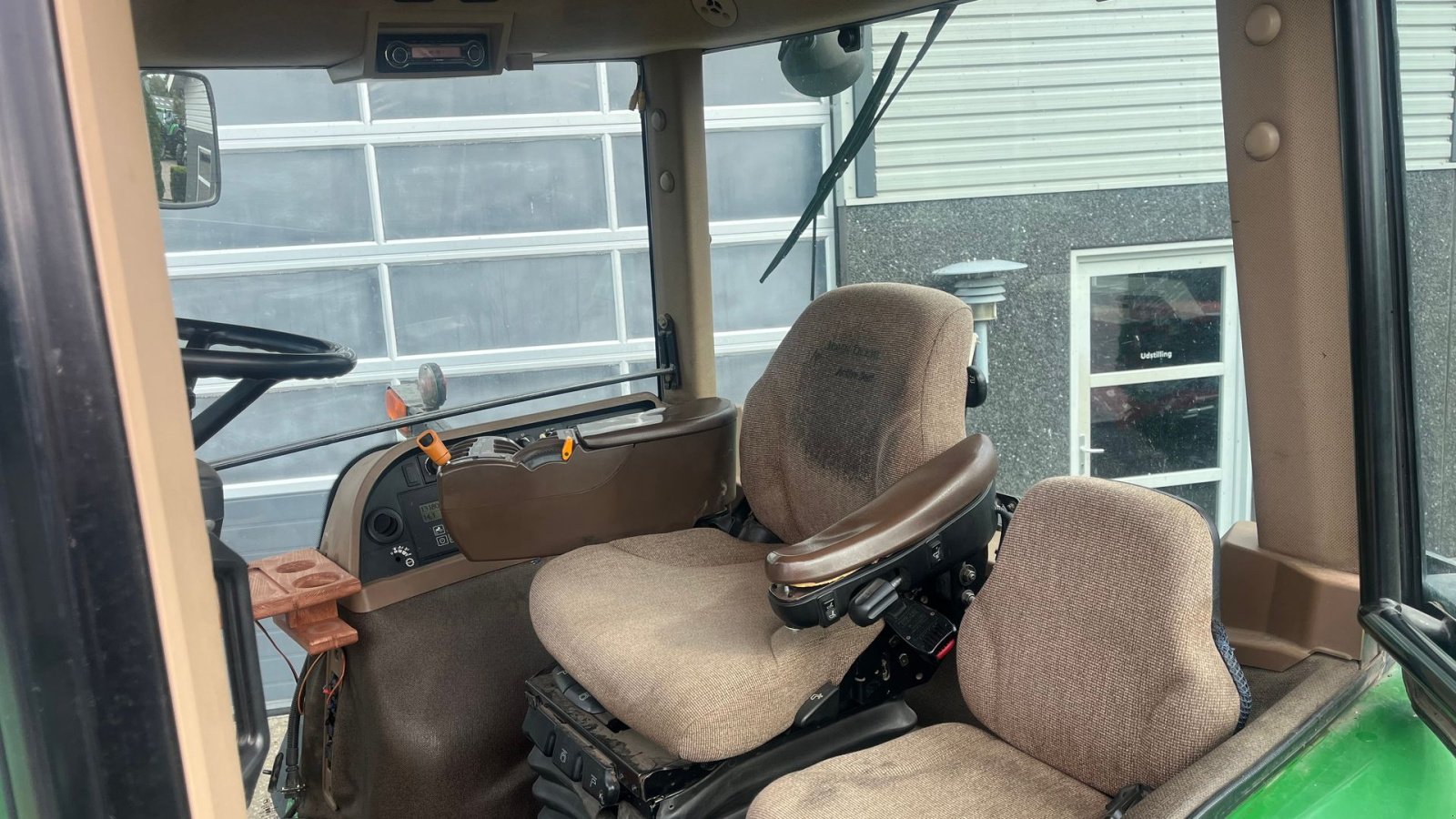 Traktor du type John Deere 8230 Med frontlift, Gebrauchtmaschine en Lintrup (Photo 7)